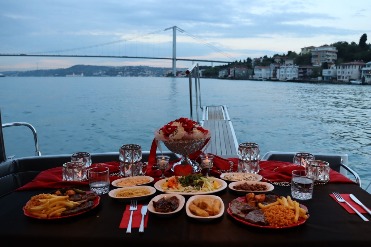Bosphorus Dinner Cruise On a Private Yacht Tour 3 Hours