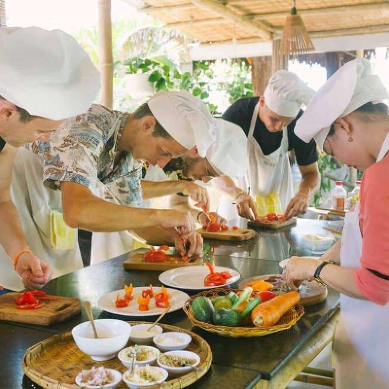 Tra Que Village Afternoon Cooking Farming Tour with Bike Ride in Hoi An