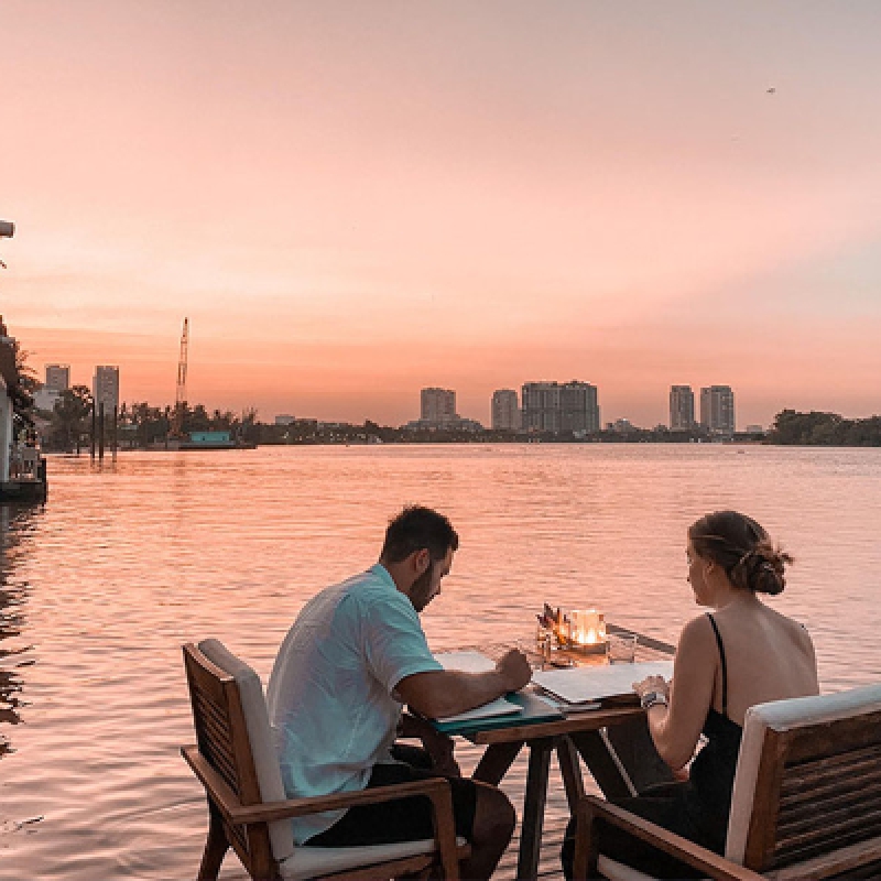 Luxury Saigon River Sunset Cruise with Cocktails and Scenic Views