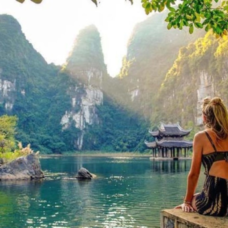 Hanoi to Ninh Binh Luxury Small Group Day Tour with Hoa Lu Tam Coc Cycling