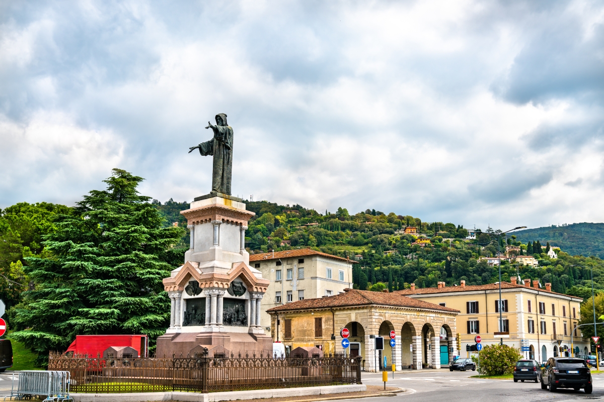 Brescia and Franciacorta Outlet Full Day Tour