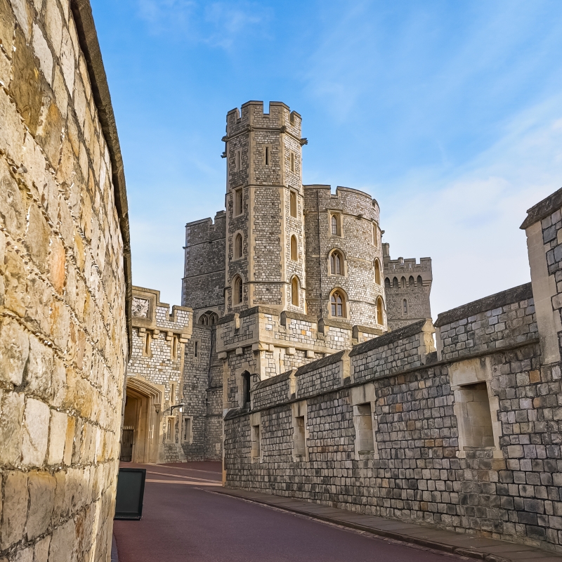 Stonehenge and Windsor Tour from London with Entry Tickets