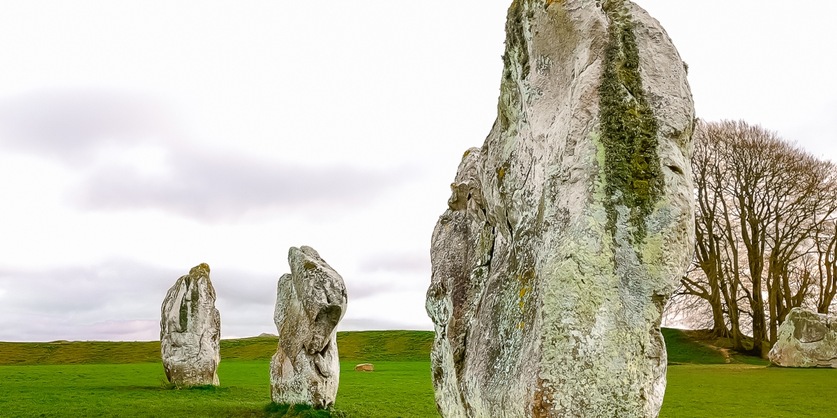 Stone Circles of Avebury and Stonehenge from London