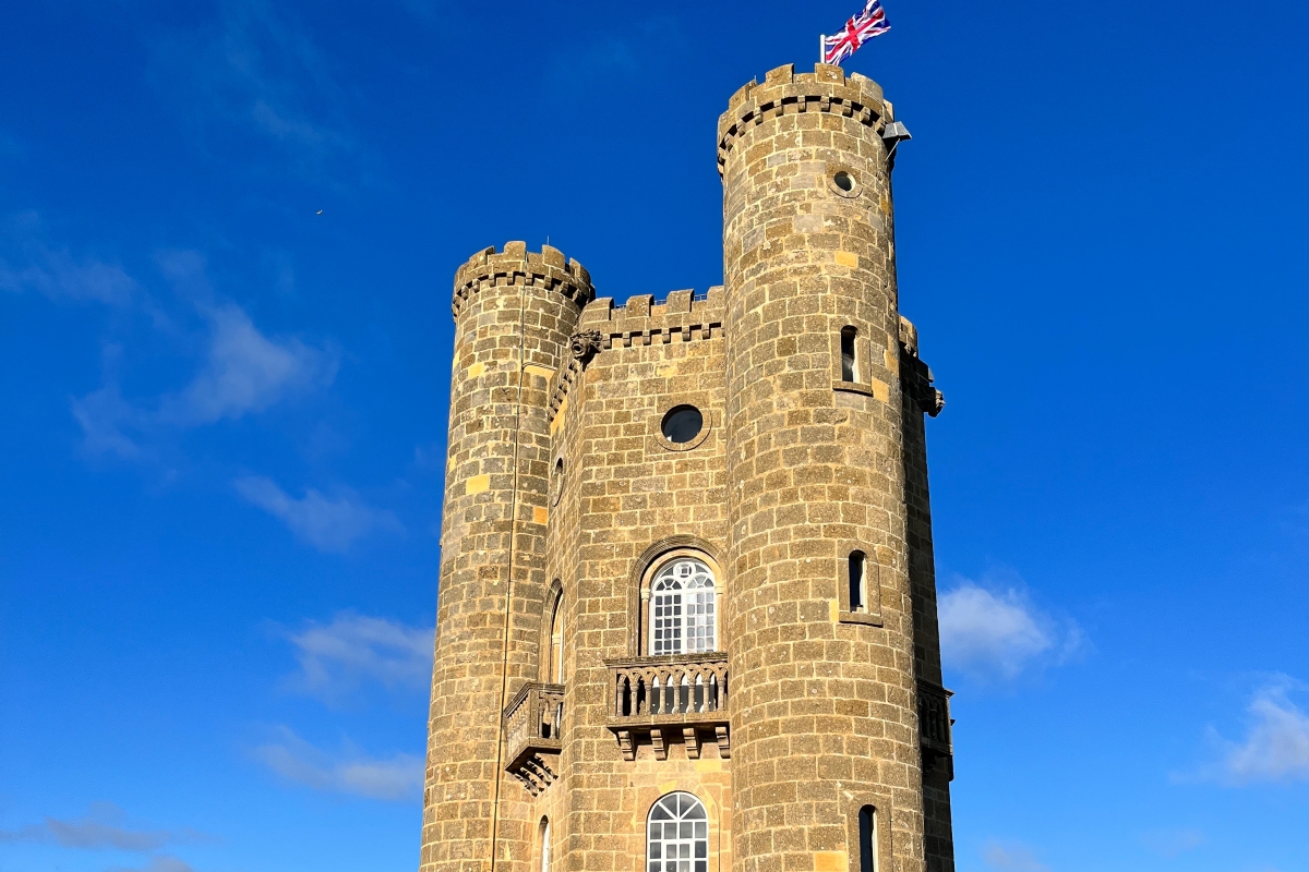 The Cotswolds and Broadway Tower with Cream Tea from London