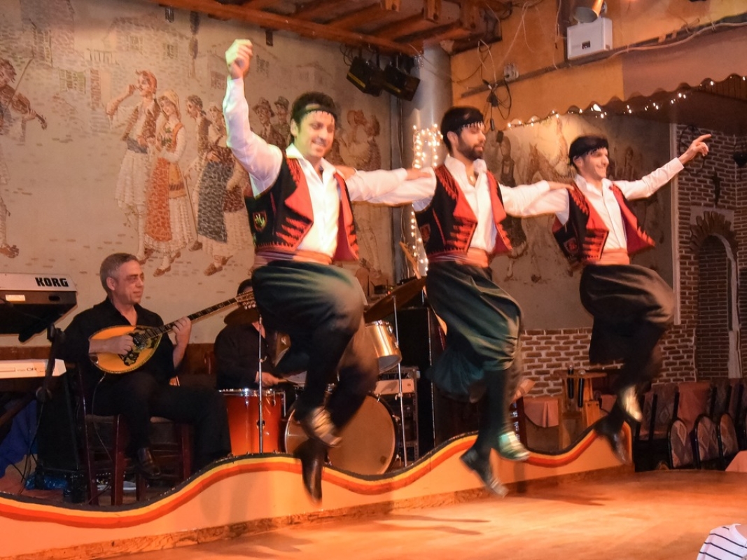 Athens cultural show by nights.