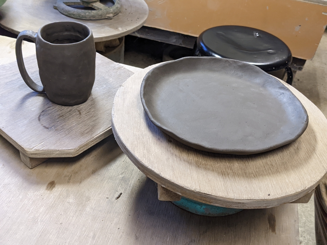 Enjoy a generous 1kg of clay! Experience freely for 2 hours at a traditional Japanese pottery studio with Bizen-yaki ceramic art