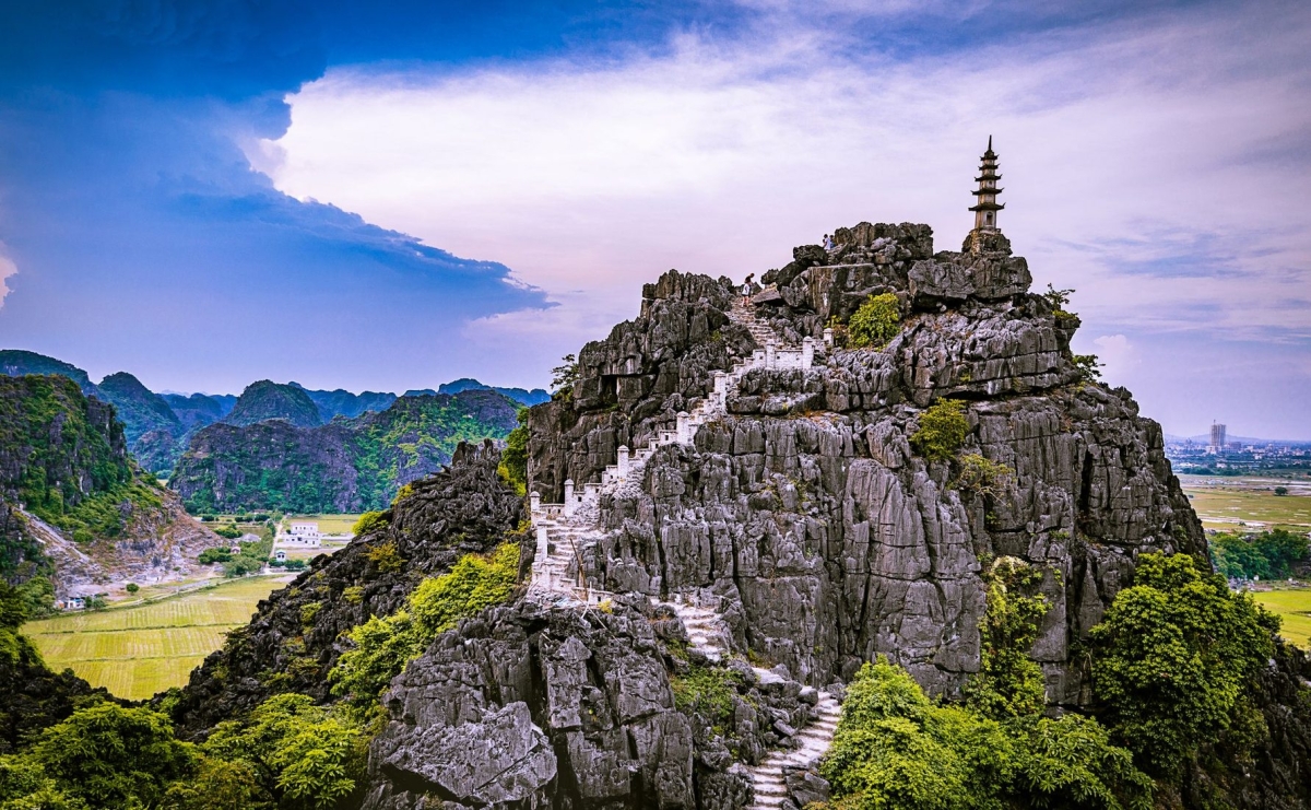 Hoa Lu – Tam Coc Tour with Mua Cave