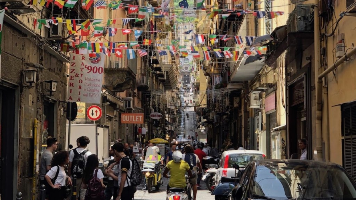 Tour Half Day of Naples Il Tour di mezza giornata. Il prezzo imposto e per 8 ore