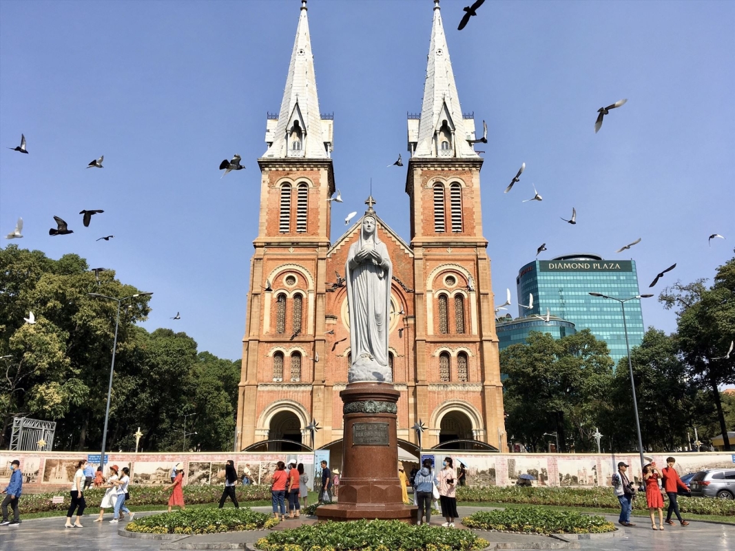 Saigon full day group tour