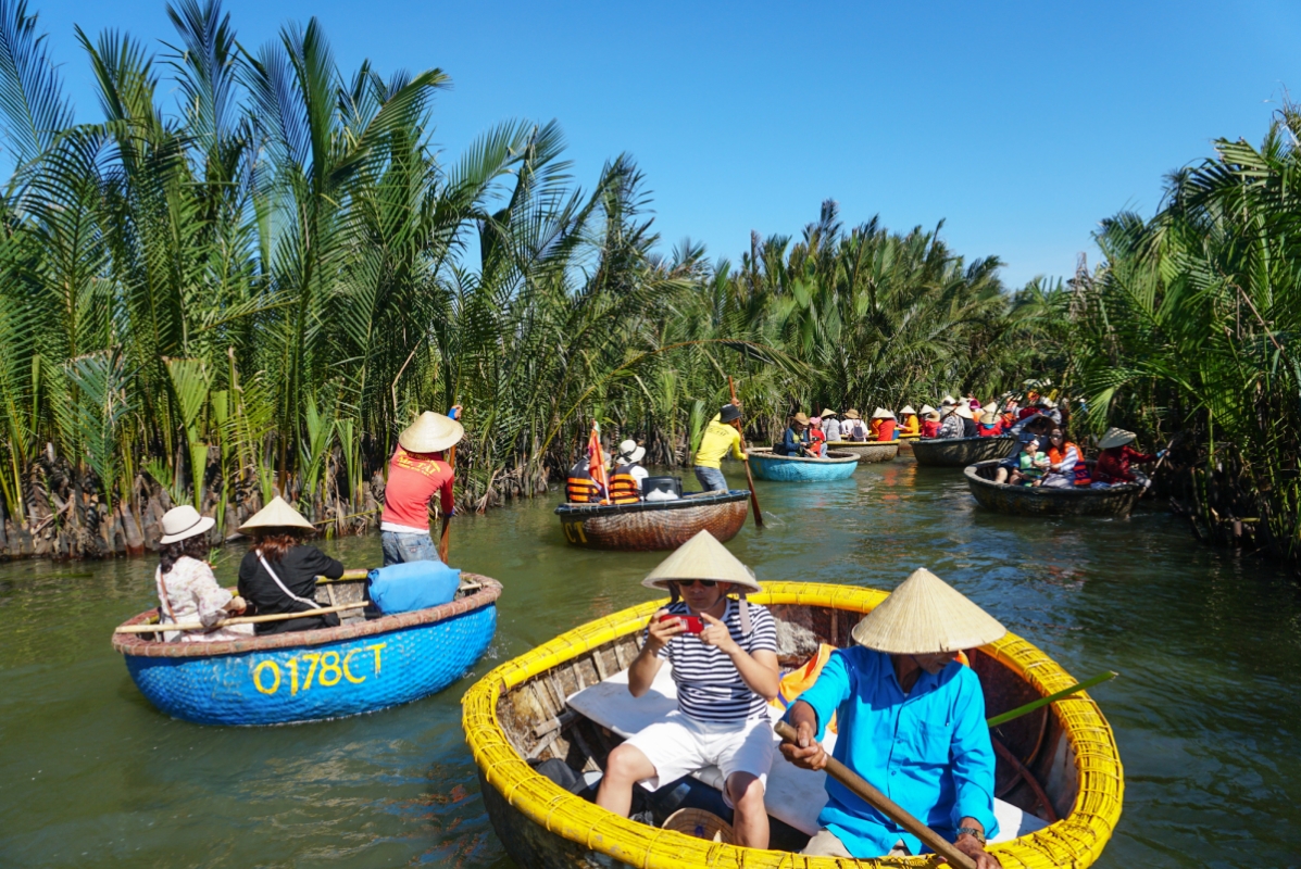 COCONUT JUNGLE – HOI AN CITY & RELEASE FLOWER LANTERN