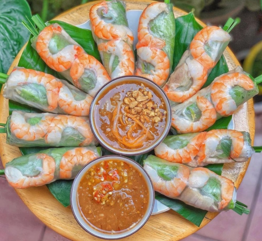 SAIGON STREETFOOD TOUR BY MOTORBIKE