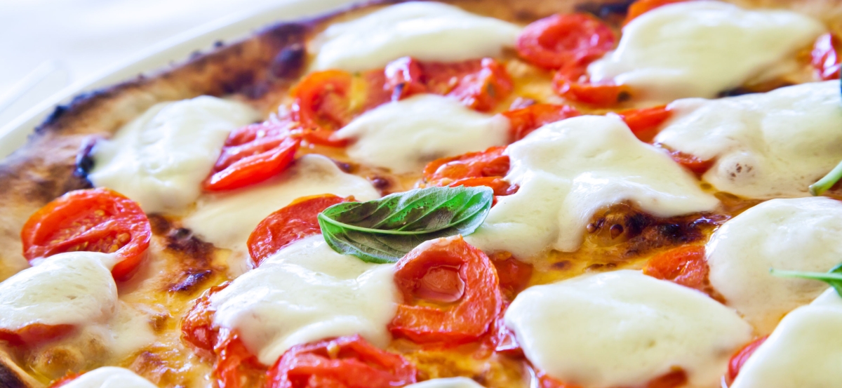 Traditional Pizza class in Naples - shared tour