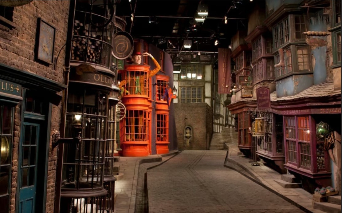 London: Warner Bros. Studio Tour with Round-Trip Transportation