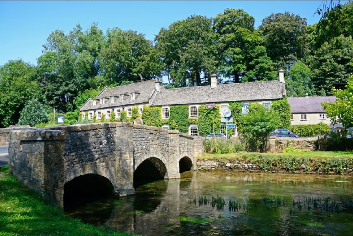 Full-Day Cotswolds Small-Group Tour from London