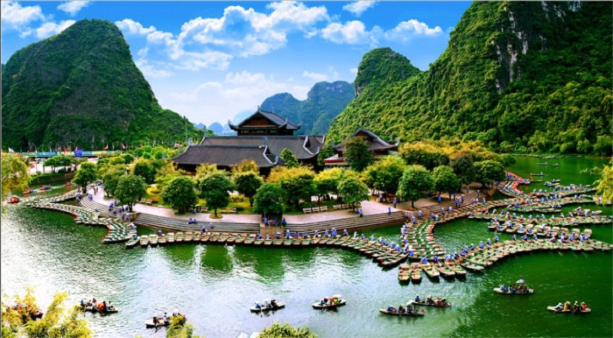 Hoa Lu - Trang An - Mua Cave 1 day tour from Hanoi