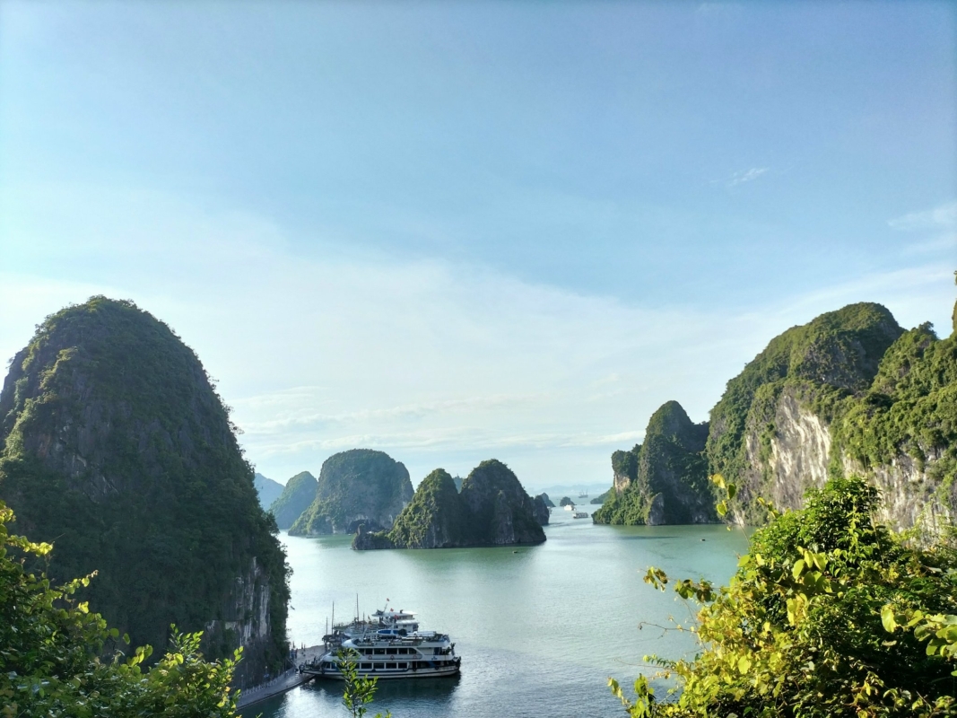 Ha Long Bay full day tour with Luxury Cruise from Hanoi