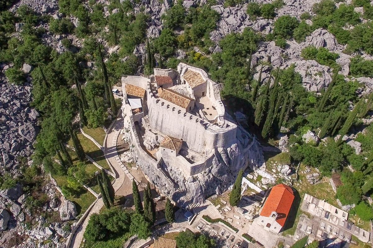 Konavle Valley and Falcon Fortress Half Day Tour with Lunch