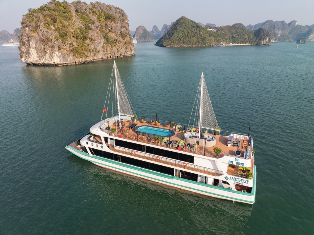Amethyst Cruise – 7.5-Hour Halong Bay By Sanna Tour
