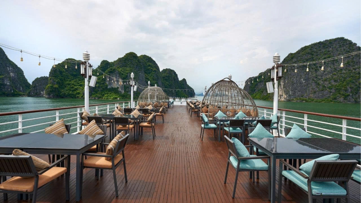 Paradise Delight Cruise – 7-Hour Halong Bay Experience with Lunch & Live Music By Sanna Tour