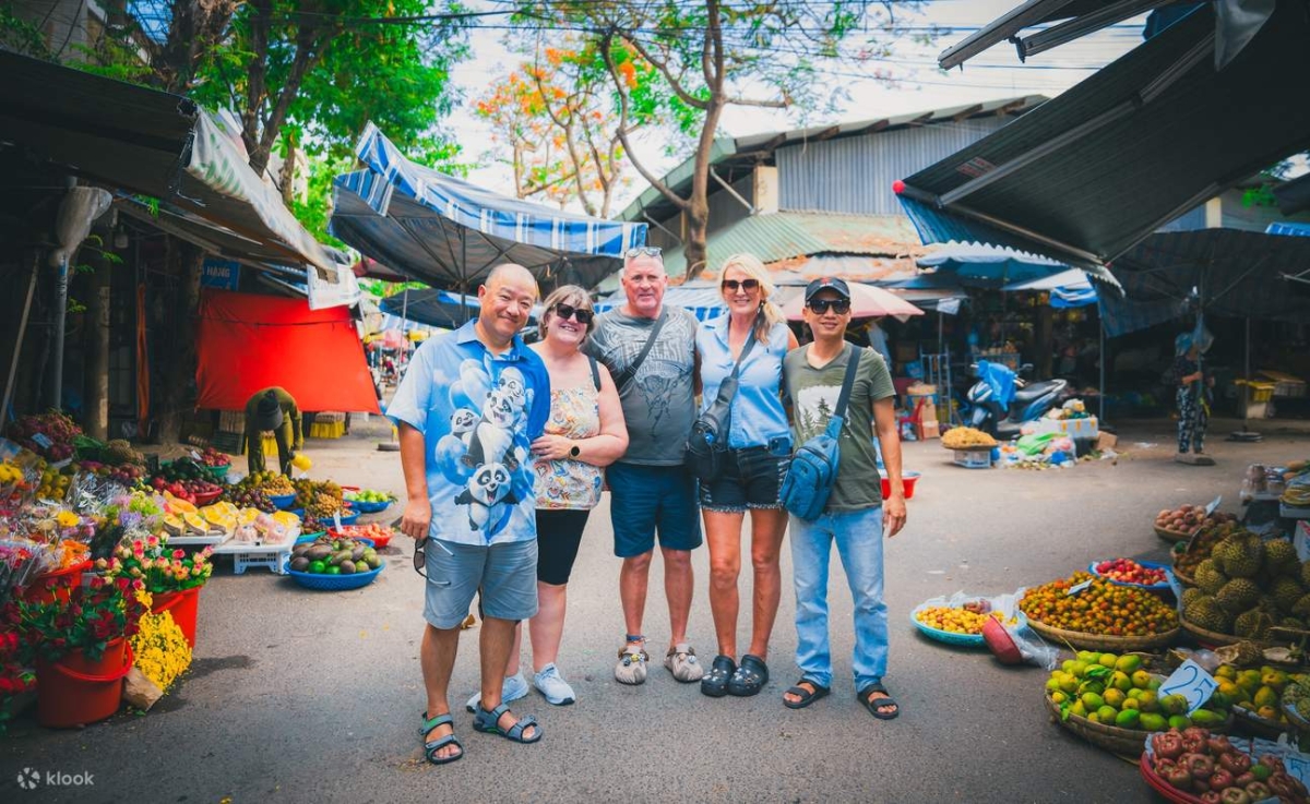 Hoi An Walking Food Tour – Explore 8 Local Dishes in Just One Evening By Sanna Tour