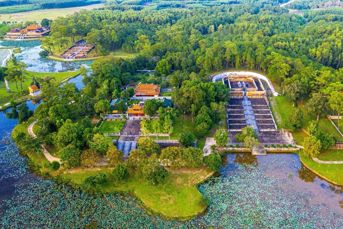 HUE NIGHT FOOD TOUR BY SANNA TOUR