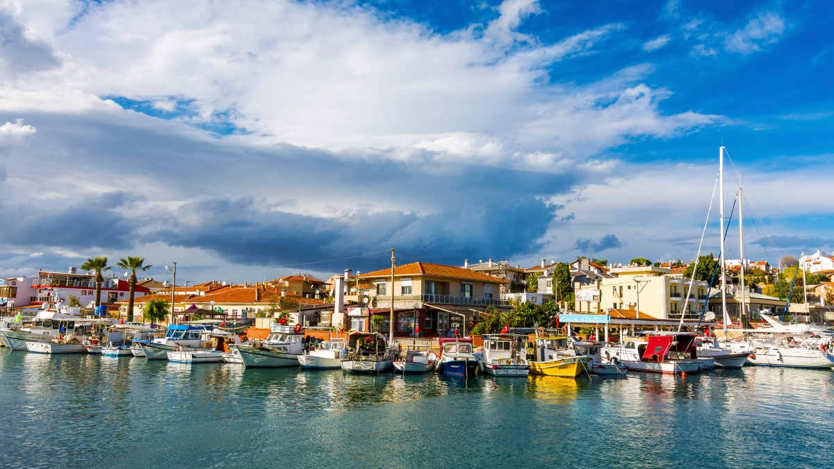Cesme, Alacati & Izmir Private Tour with Wine Tasting & Turkish Lunch