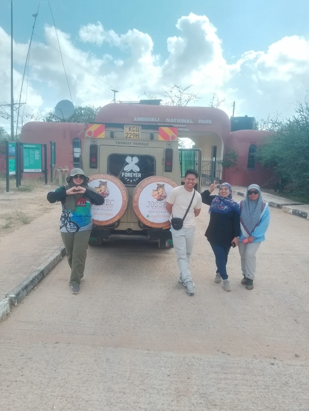 Majestic Kilimanjaro & Safari Bliss: 6-Day Kenya Combo Tour