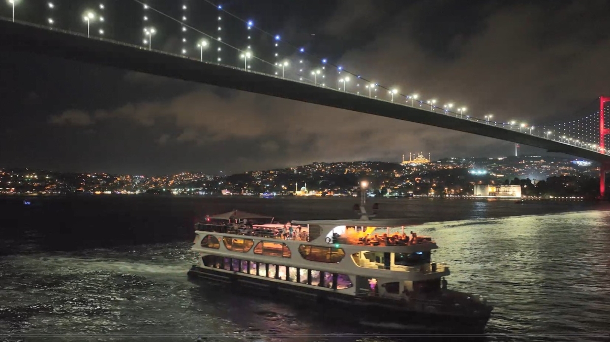 Istanbul Bosphorus Dinner Cruise & Turkish Night Show