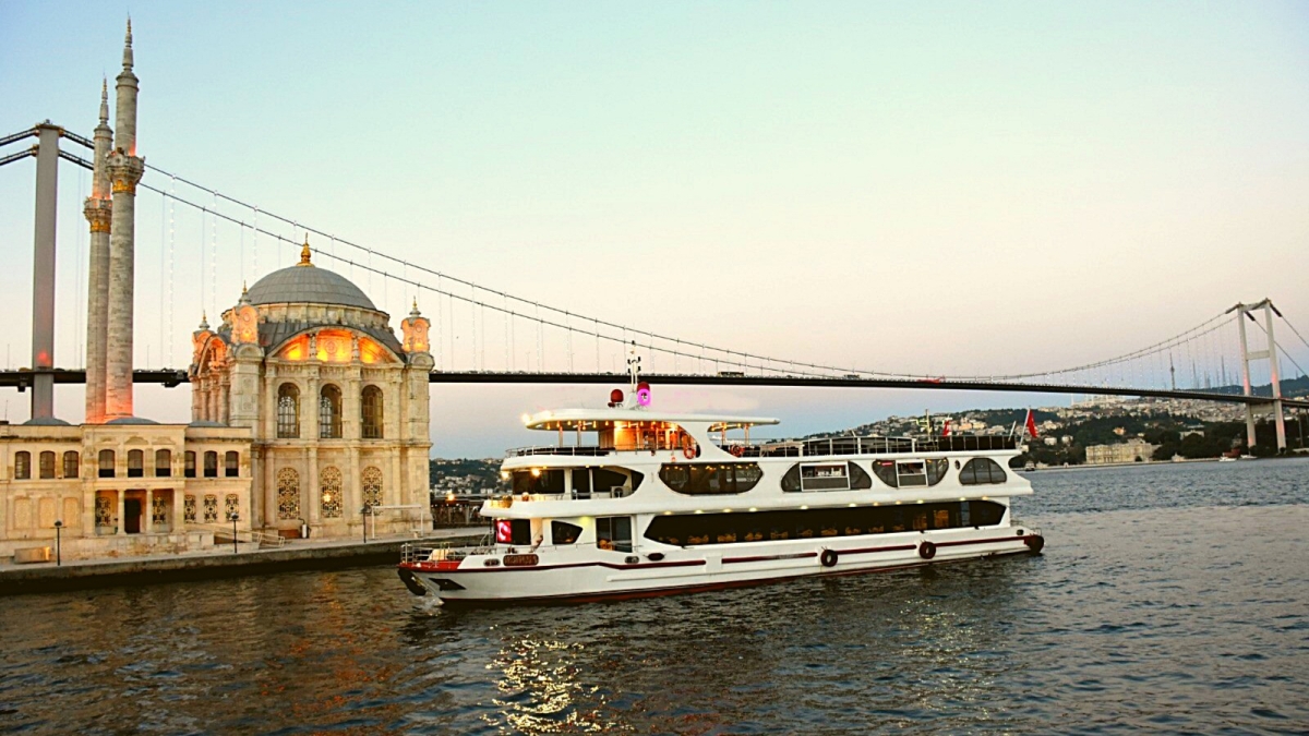 Dinner Cruise in Bosphorus in Istanbul