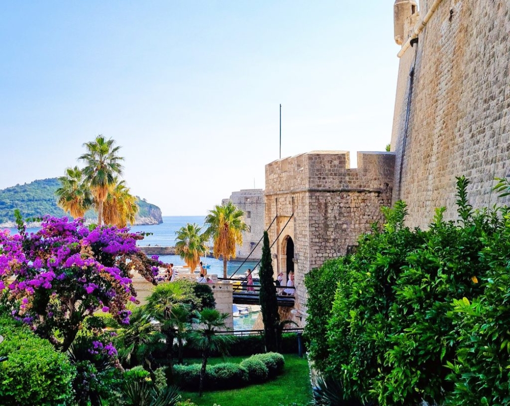 From Trogir: Dubrovnik Guided Tour with Stop in Ston