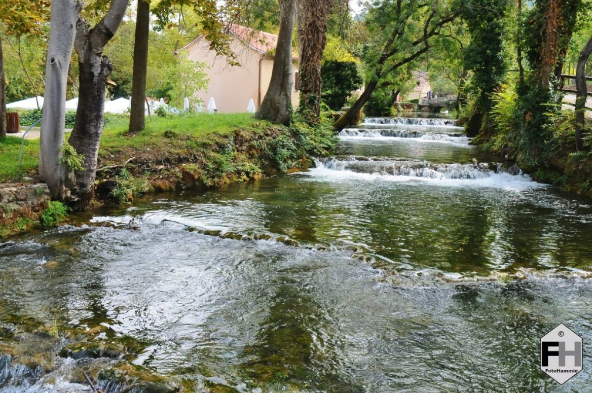 From Split or Trogir: Krka Waterfalls & Primošten Day Trip