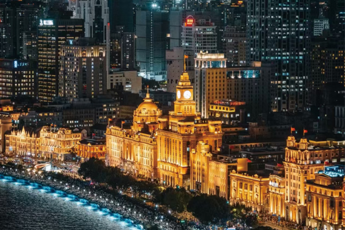 Beijing & Shanghai The collision of Eastern traditions and modern wonders  