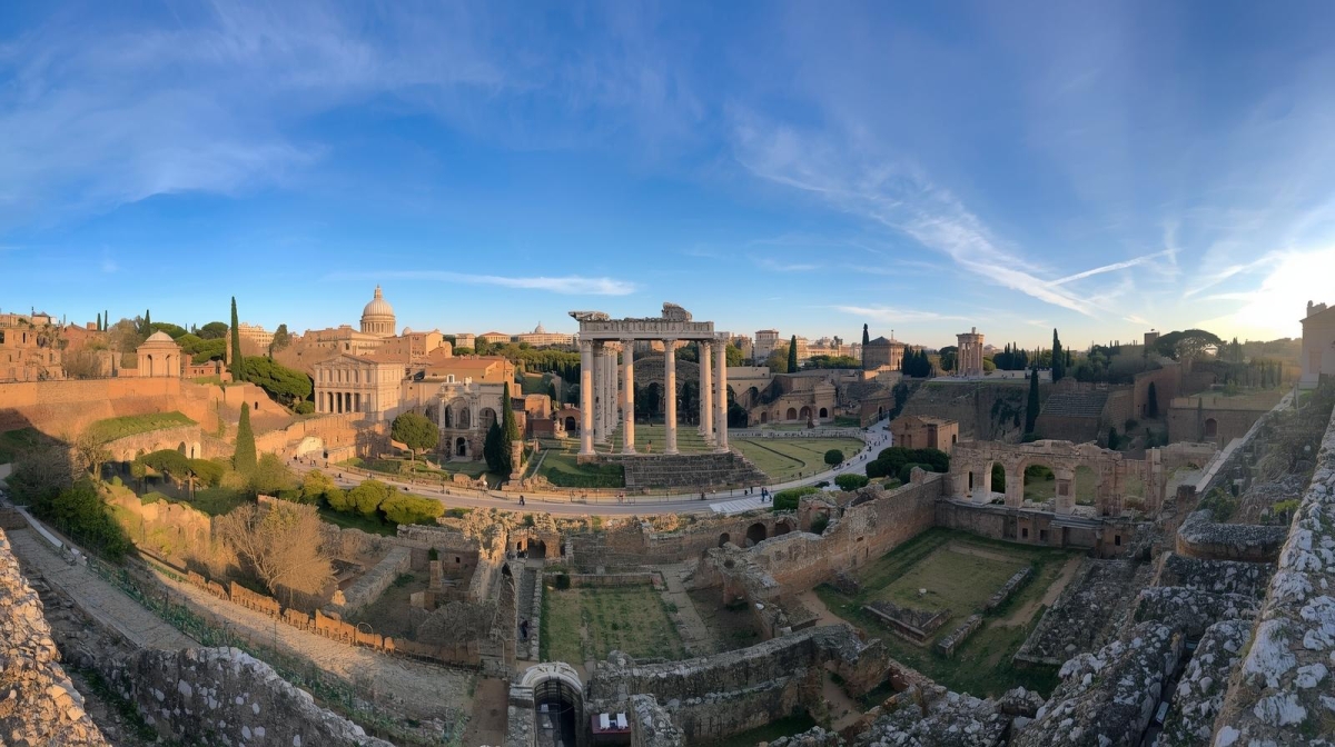 Entrance to the Colosseum and Roman Forum & City Sightseeing Rome Hop On Hop Off