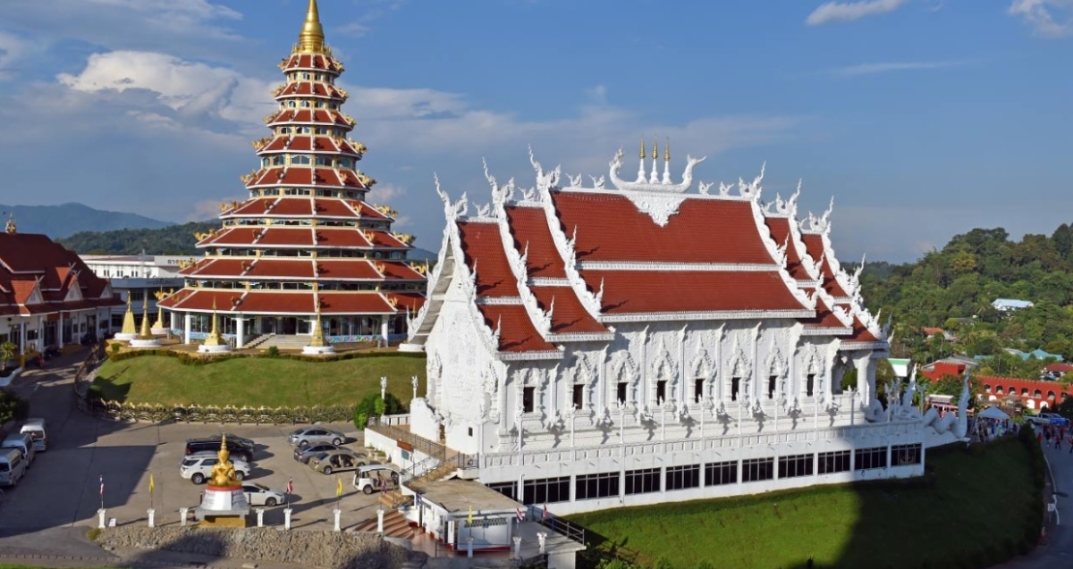 Chiang Mai-Chiang Rai: White -Blue -Red Temple-Lalita Cafe