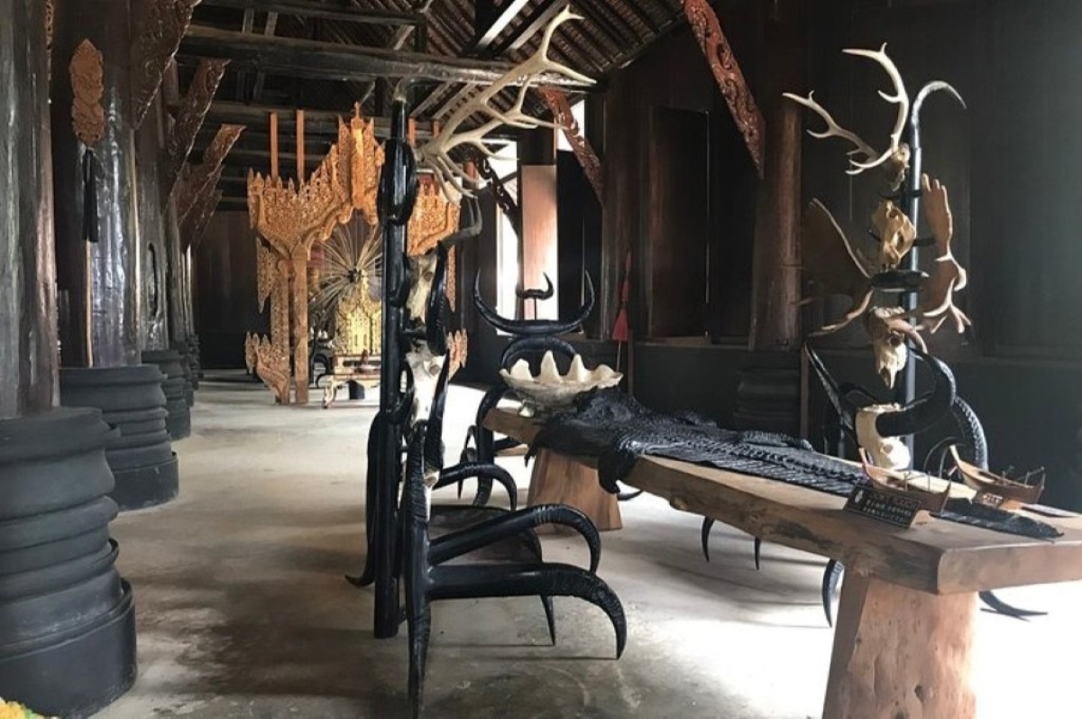 Ching Mai-Chiang Rai: Join Tour One Day White & Blue Temple - Bann Dam Museum - Golden Triangle