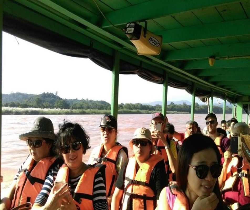 Chiang Mai-Chiang Rai: White & BlueTemple-Bann Dam Museum-Golden Triangle -Boat Trip