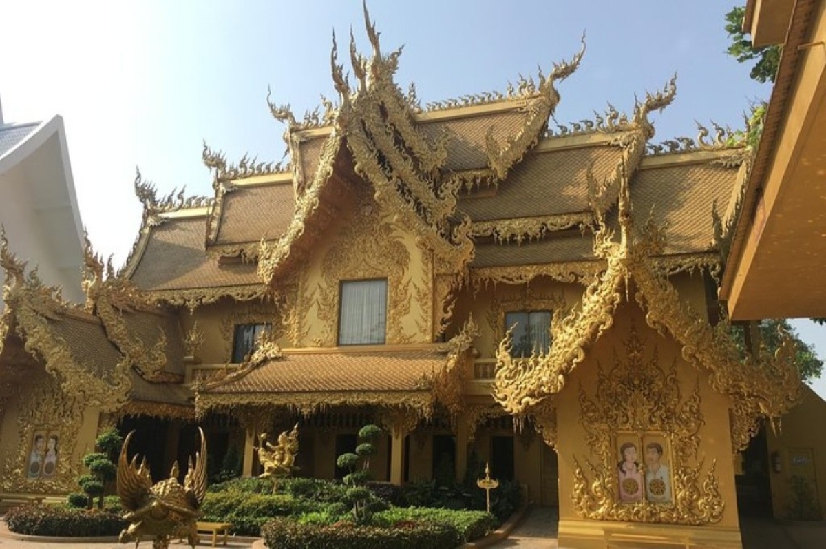 Chiang Mai-Chiang Rai: White+ Black Museum -Blue Temple -Golden Triangle -Boat Trip-Karen Village