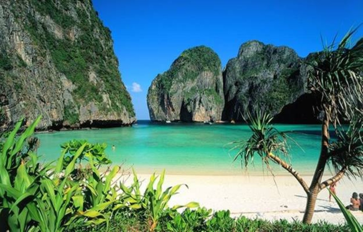 PHUKET: Phi Phi-Maya Bay- Pileh Lagoon-Khai Island by Speed Boat with Lunch