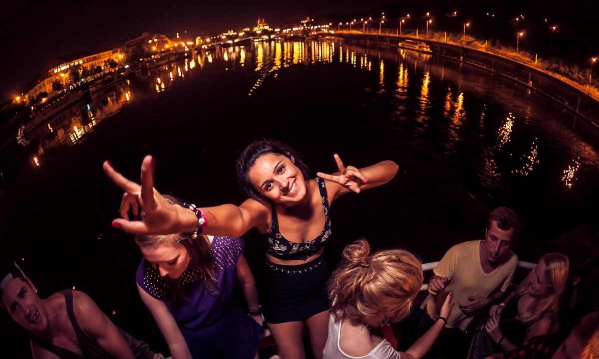 Prague Private Booze Cruise: Party Boat Experience on the Vltava River