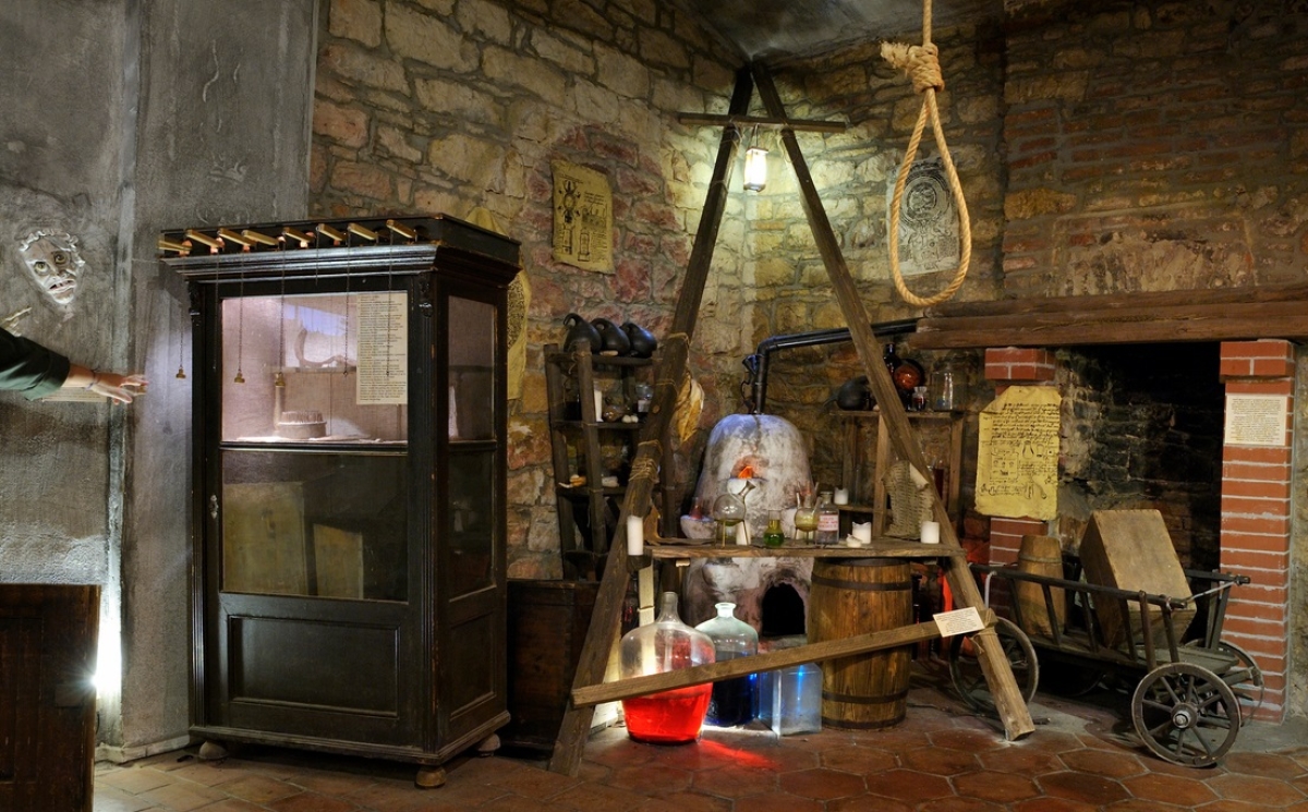 Prague Ghost Tour: Legends, Mysteries & Haunted Stories