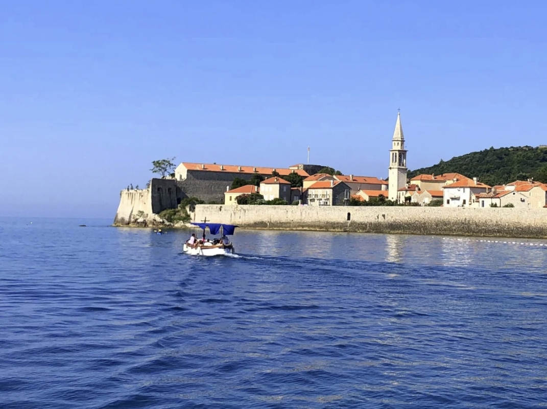 Budva: Private 5 hour boat trip: Beach hopping tour