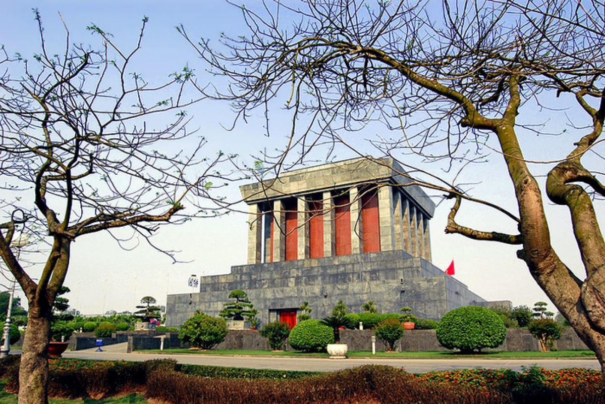 Hanoi City Tour – Street Food Adventure & Train Street Experience