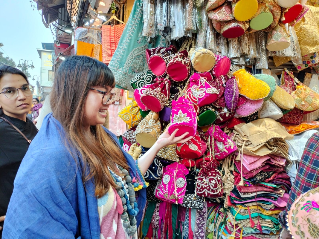 Delhi Private Shopping Tour with Local Guide & Hotel Pickup