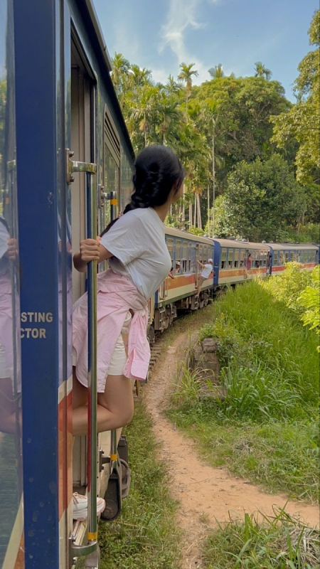 Lovers, Train Trail   11 Days