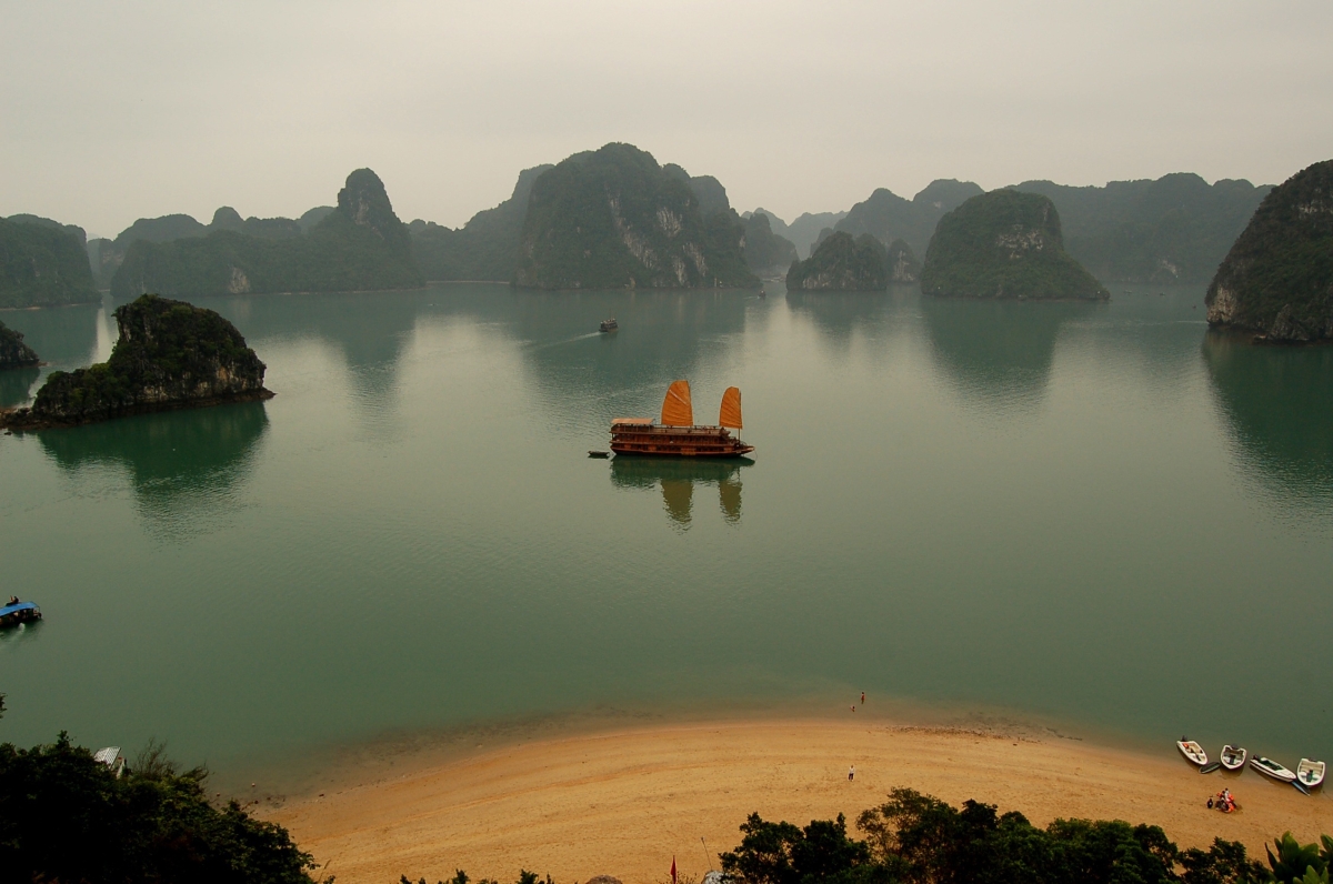 ITA Travel - Vietnam Optional tour - 1 DAY TOUR TO HALONG
