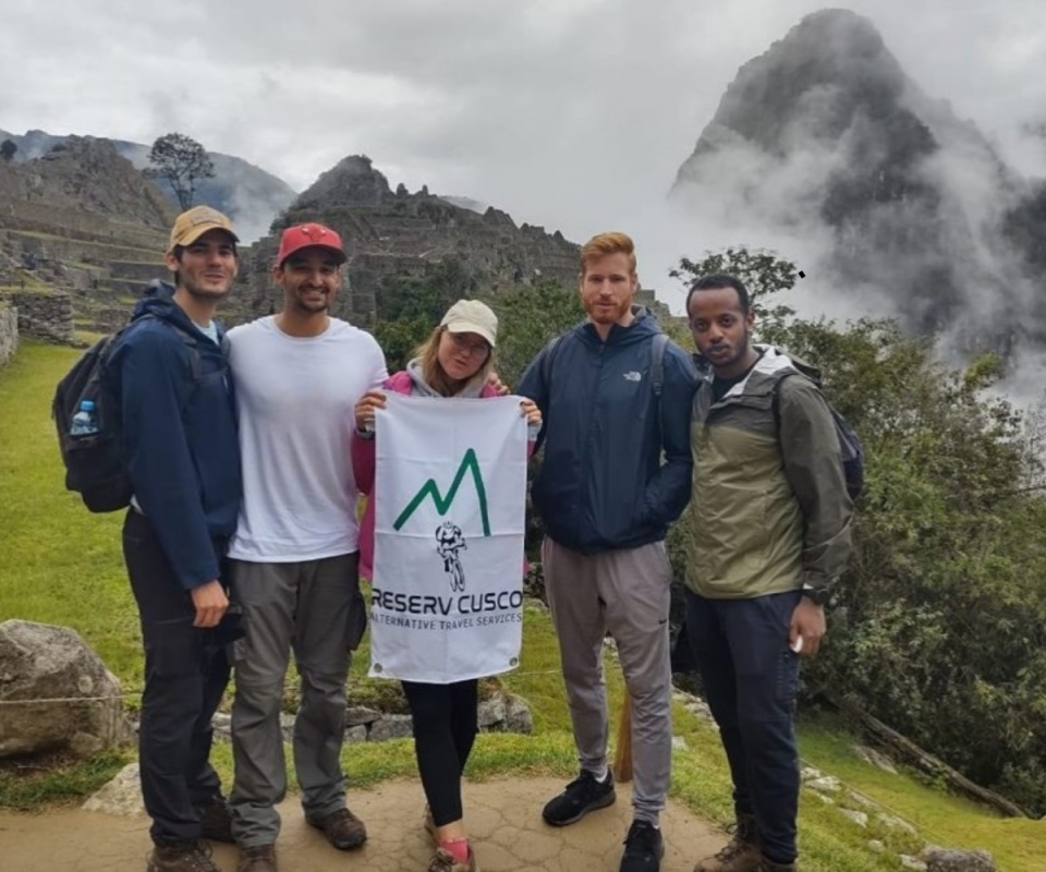 Sacred Valley + Machupicchu