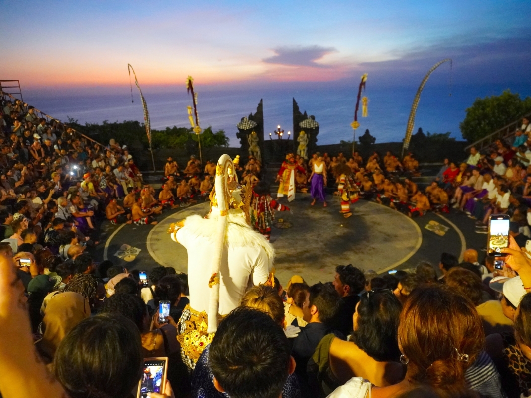 Uluwatu Sunset Tour with Kecak Dance & Jimbaran Seafood Dinner