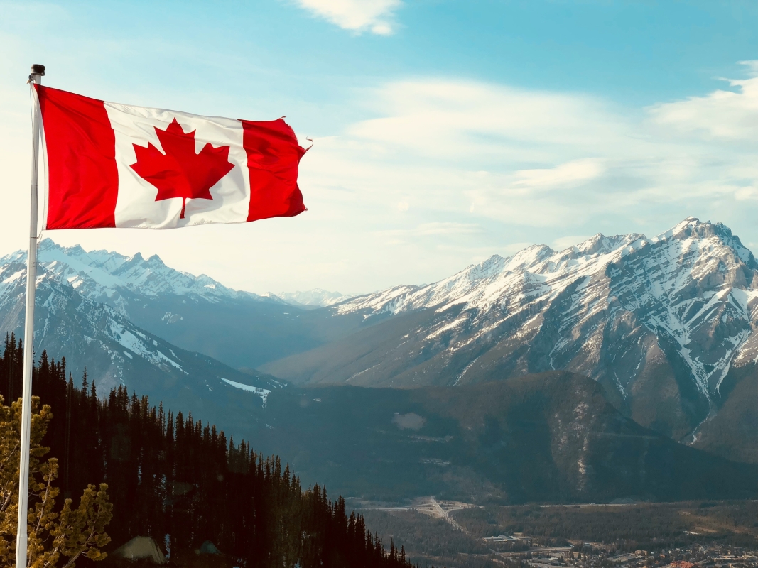 Mighty Canadian Rockies Luxury Coach Tour 6 Days 5 Nights | Guaranteed Departures