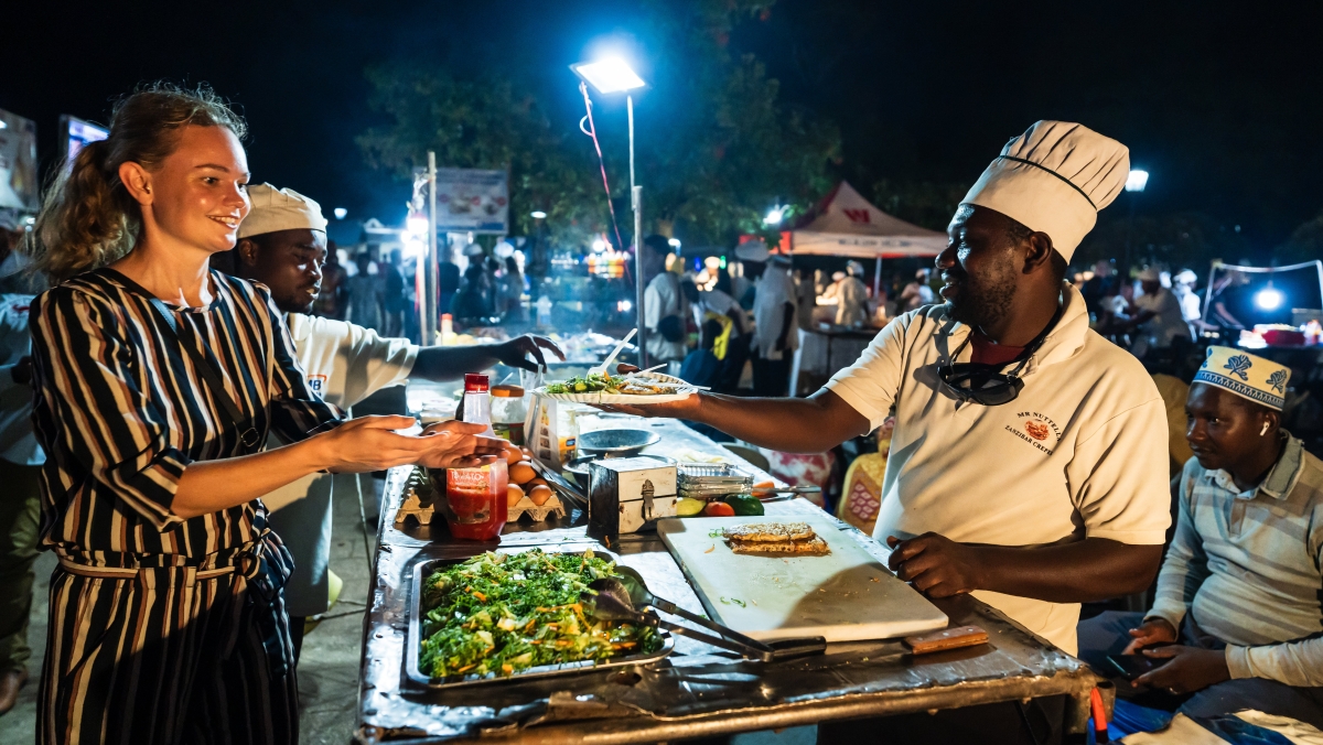 Zanzibar: Stone town Street food market walking tour with transfer