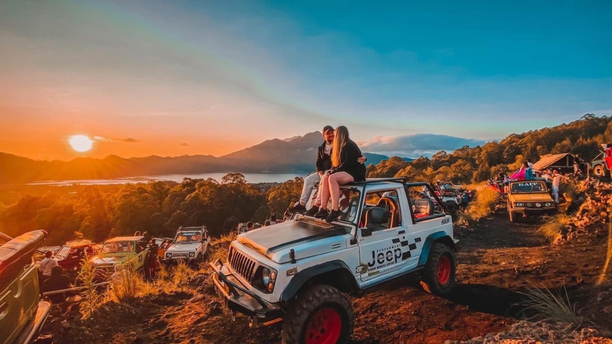 Mount Batur Jeep Sunrise Tour with Professional Photographer